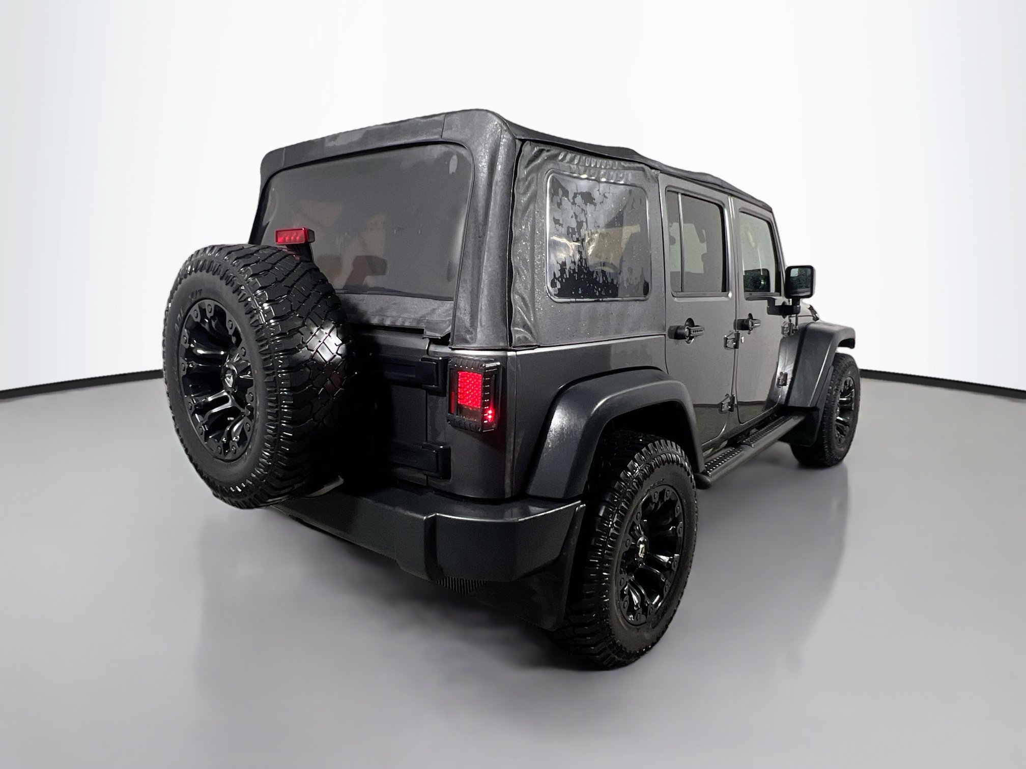 Used 2018 Jeep Wrangler Unlimited Sport w/ Connectivity Group AWD/4WD image 4