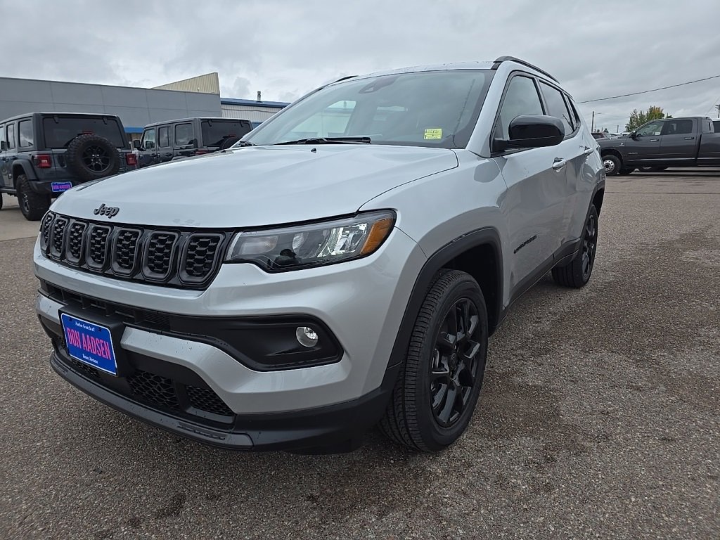 New 2026 Jeep Compass Latitude image 3