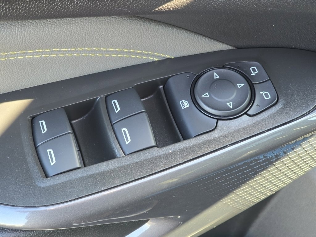 Used 2025 Chevrolet Trax ACTIV w/ Sunroof Package image 21