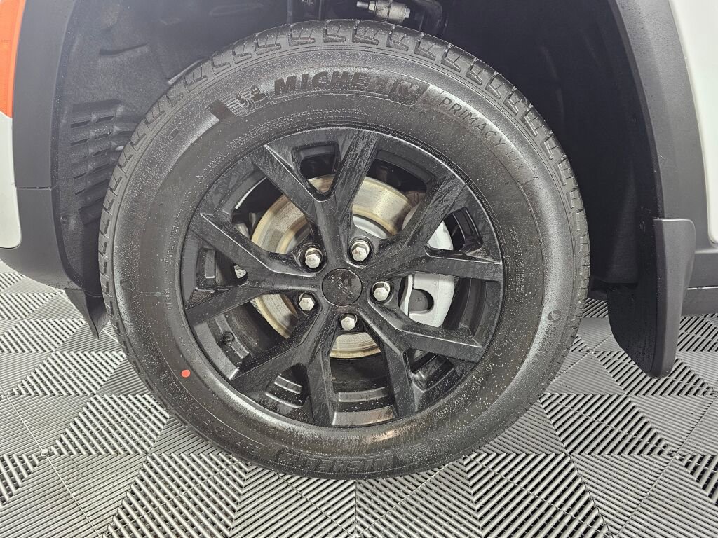 New 2026 Jeep Grand Cherokee Altitude image 10