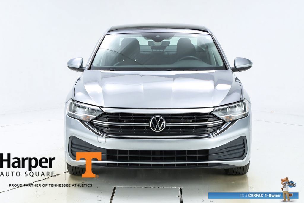 Used 2023 Volkswagen Jetta SE w/ Panoramic Sunroof Package image 16