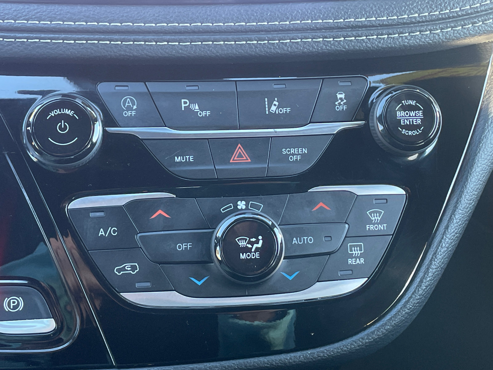 Used 2024 Chrysler Pacifica Touring FWD image 15