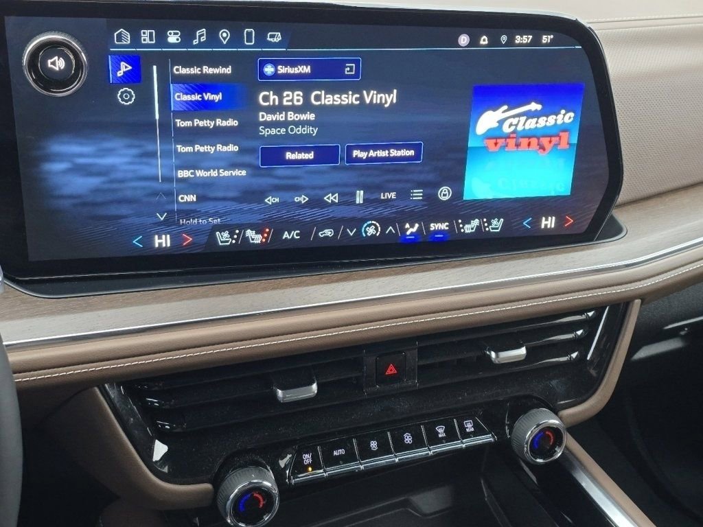 Used 2025 Chevrolet Suburban High Country image 27