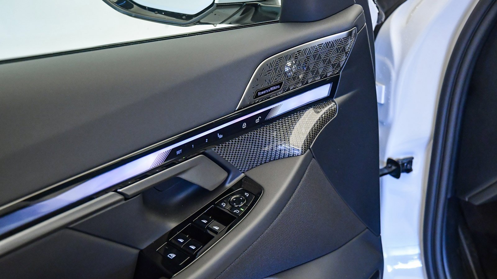 New 2026 BMW 550e xDrive image 27