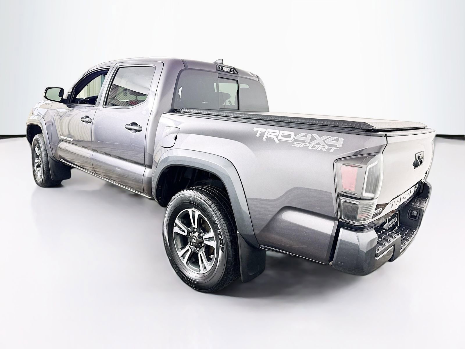 Used 2017 Toyota Tacoma TRD Sport image 5