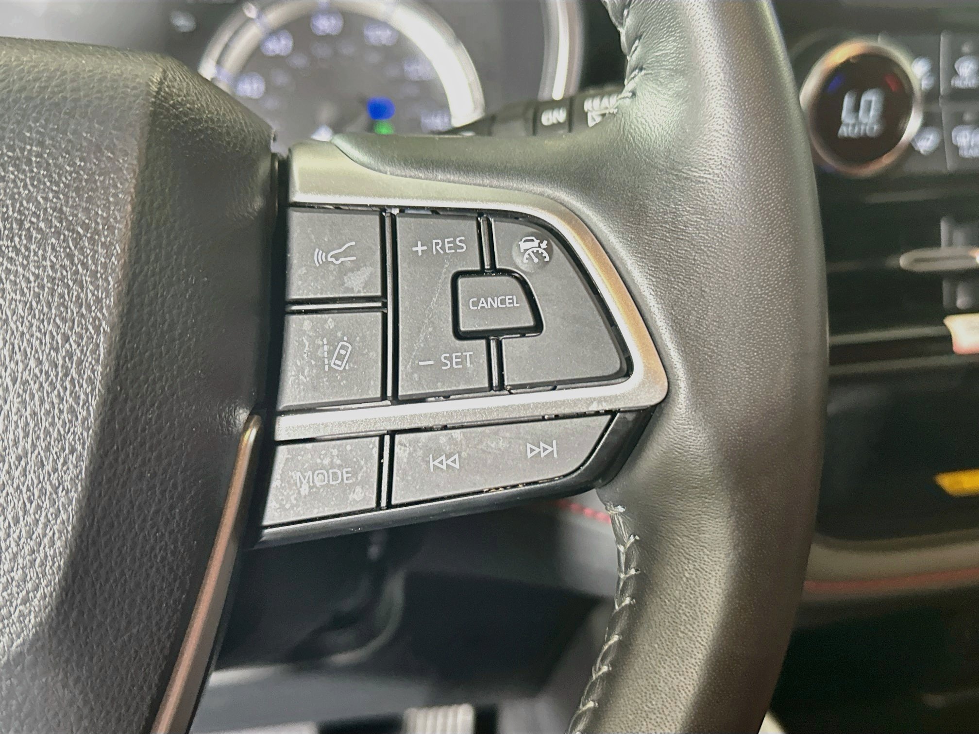 Used 2024 Toyota Highlander XSE FWD image 17