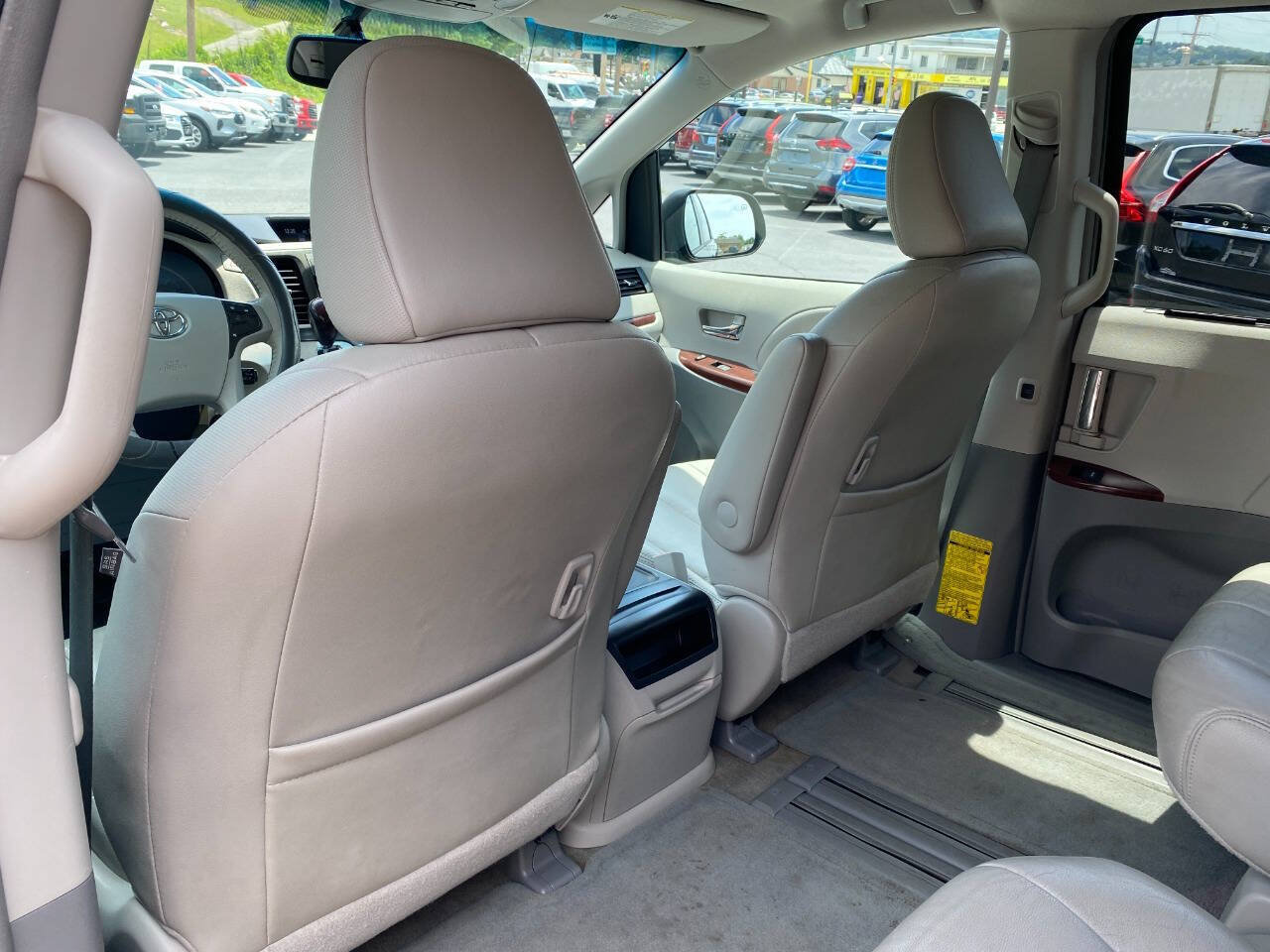 Used 2013 Toyota Sienna XLE FWD image 23