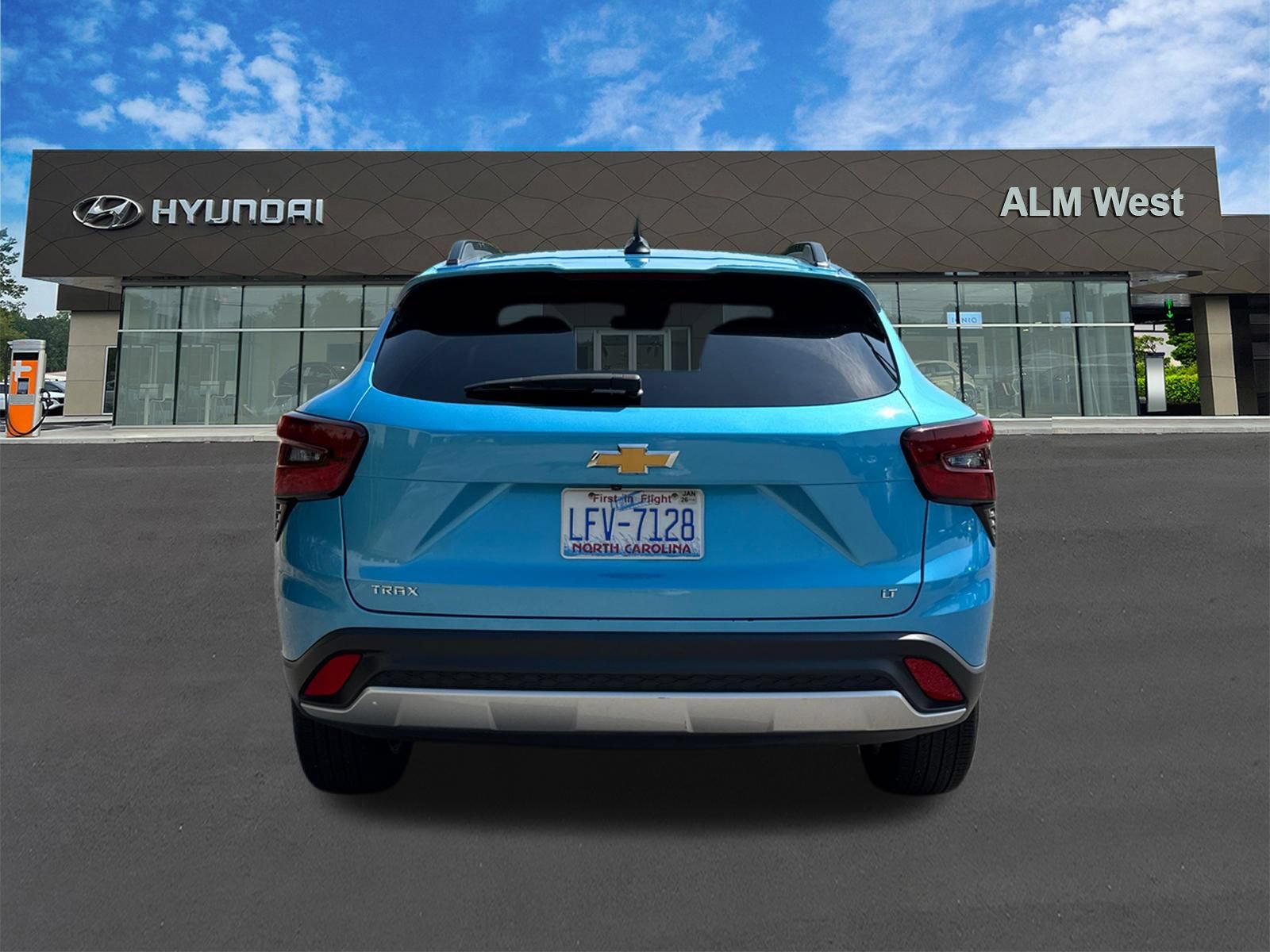 Used 2025 Chevrolet Trax LT FWD image 6