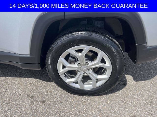 Used 2024 Jeep Compass Latitude AWD/4WD image 6