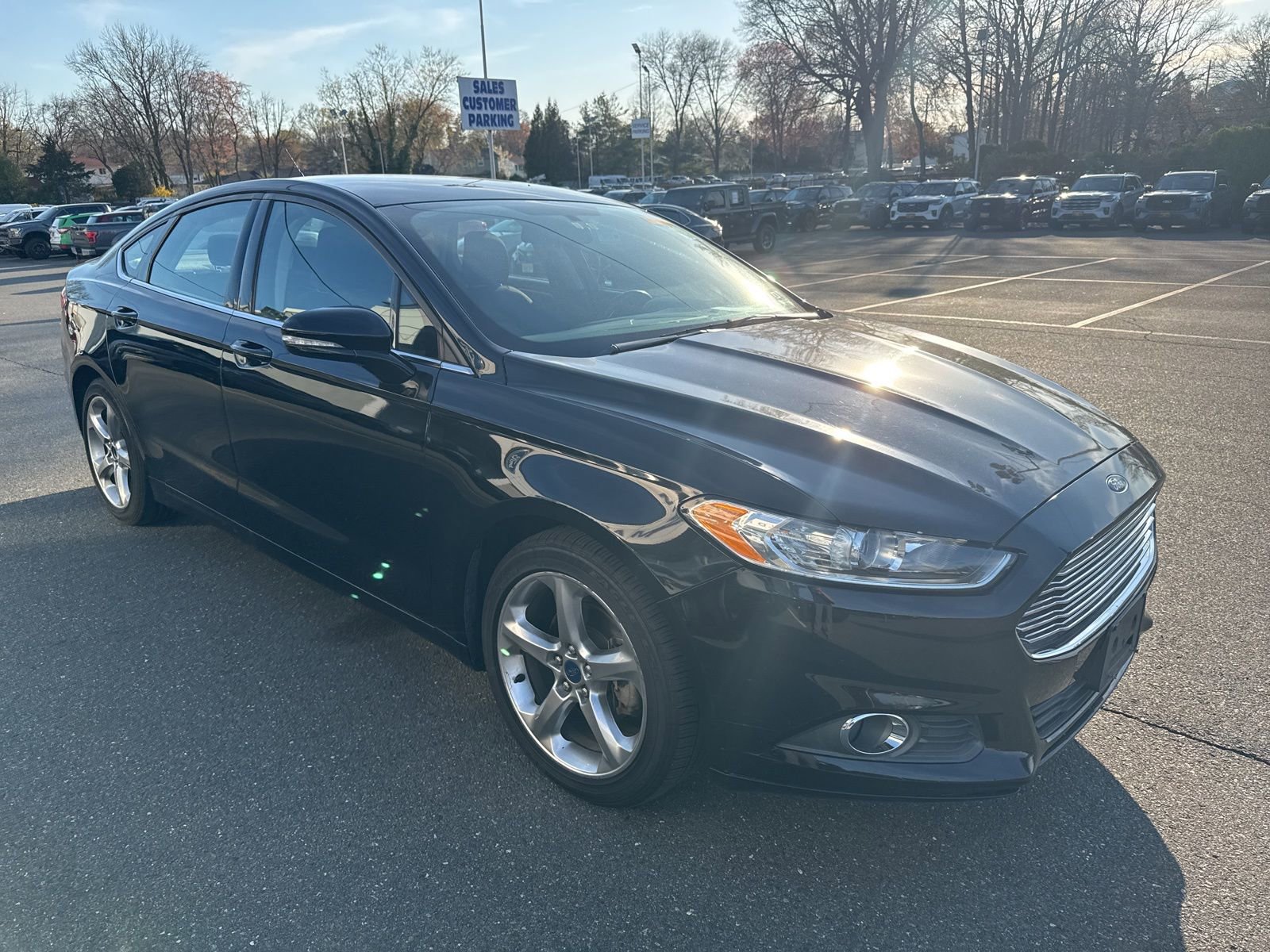 Used 2016 Ford Fusion SE w/ Equipment Group 201A image 3