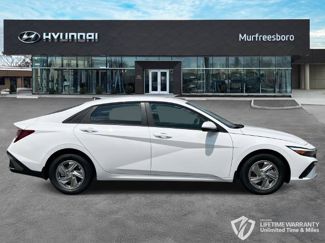 New 2026 Hyundai Elantra SE FWD image 4