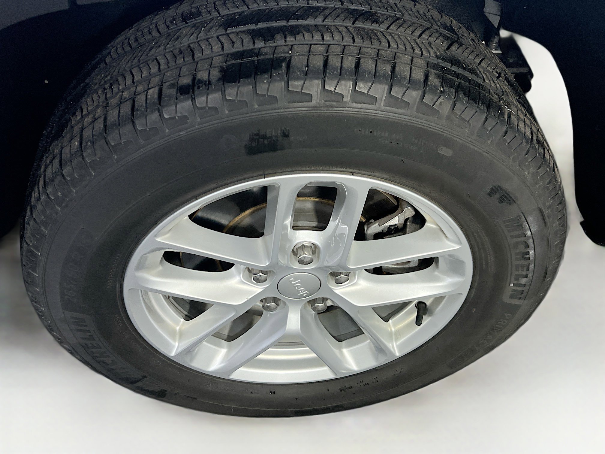 Used 2023 Jeep Grand Cherokee L Laredo AWD/4WD image 31