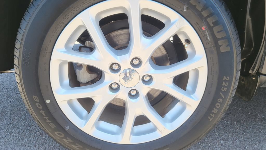 Used 2016 Jeep Cherokee Sport FWD image 14