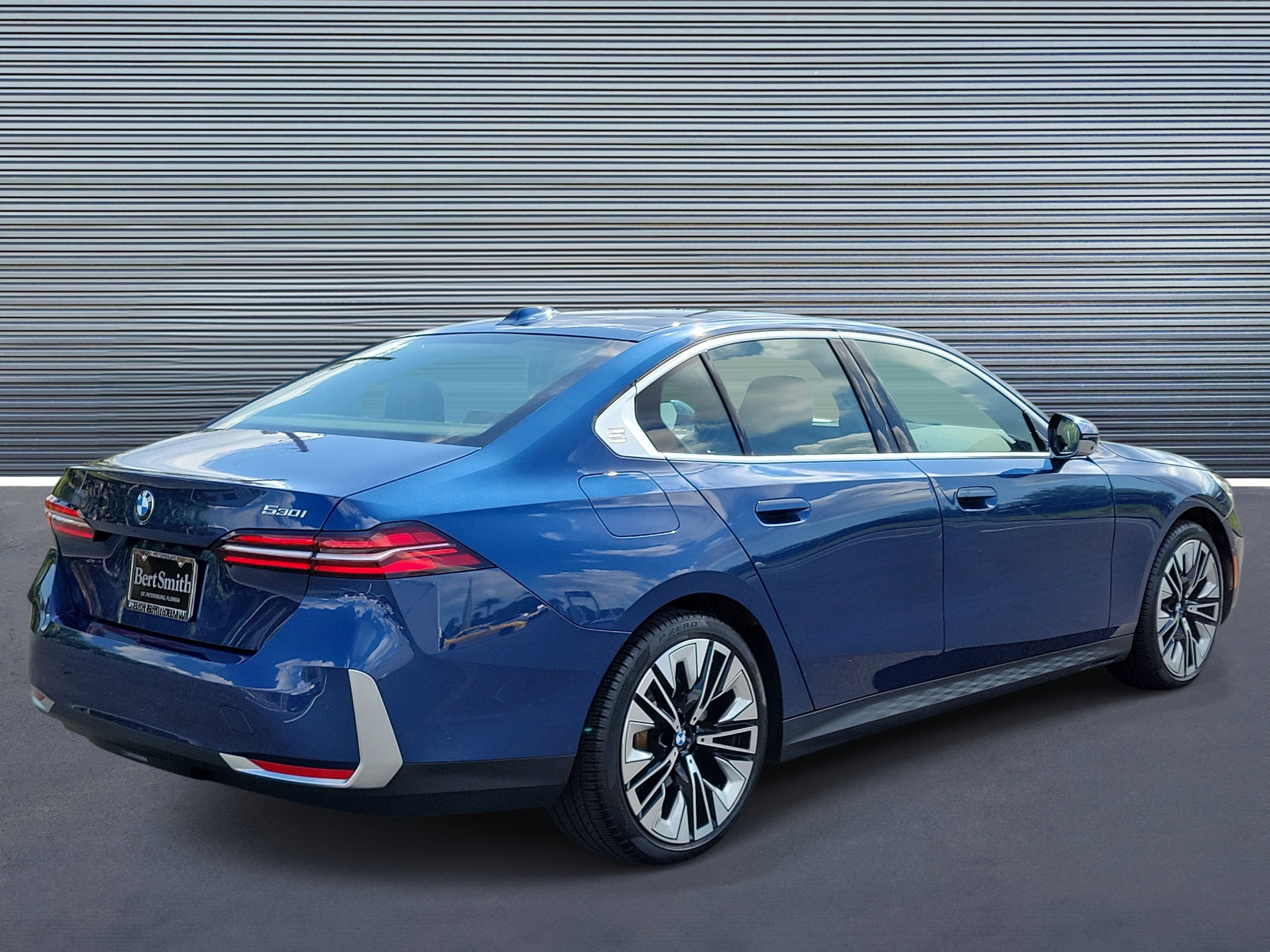 Used 2026 BMW 530i RWD image 3