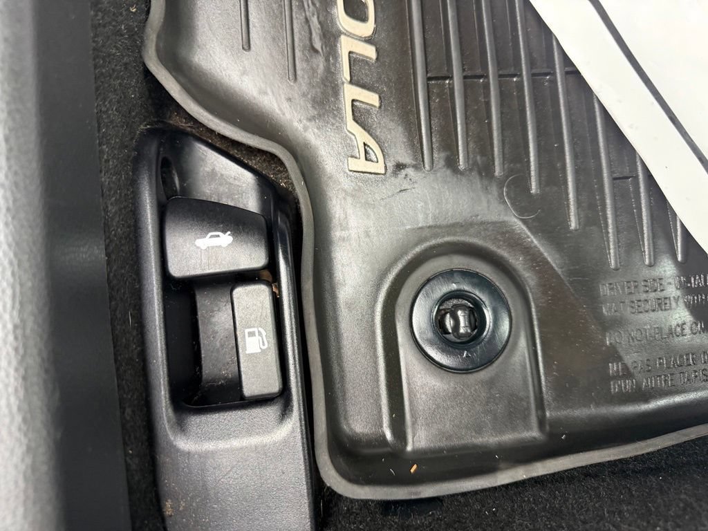 Used 2020 Toyota Corolla XLE FWD image 17