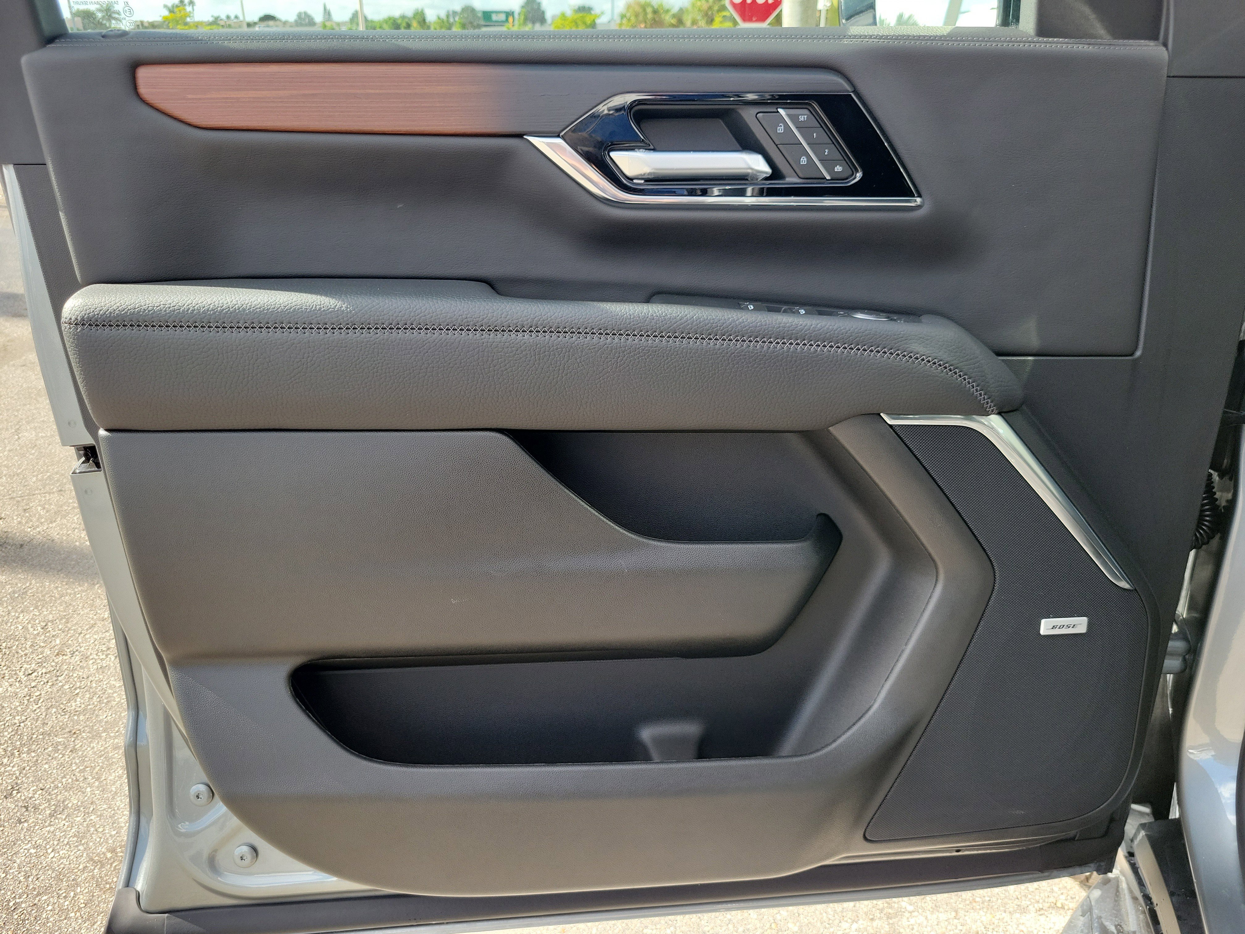 Used 2025 GMC Yukon XL Denali image 25