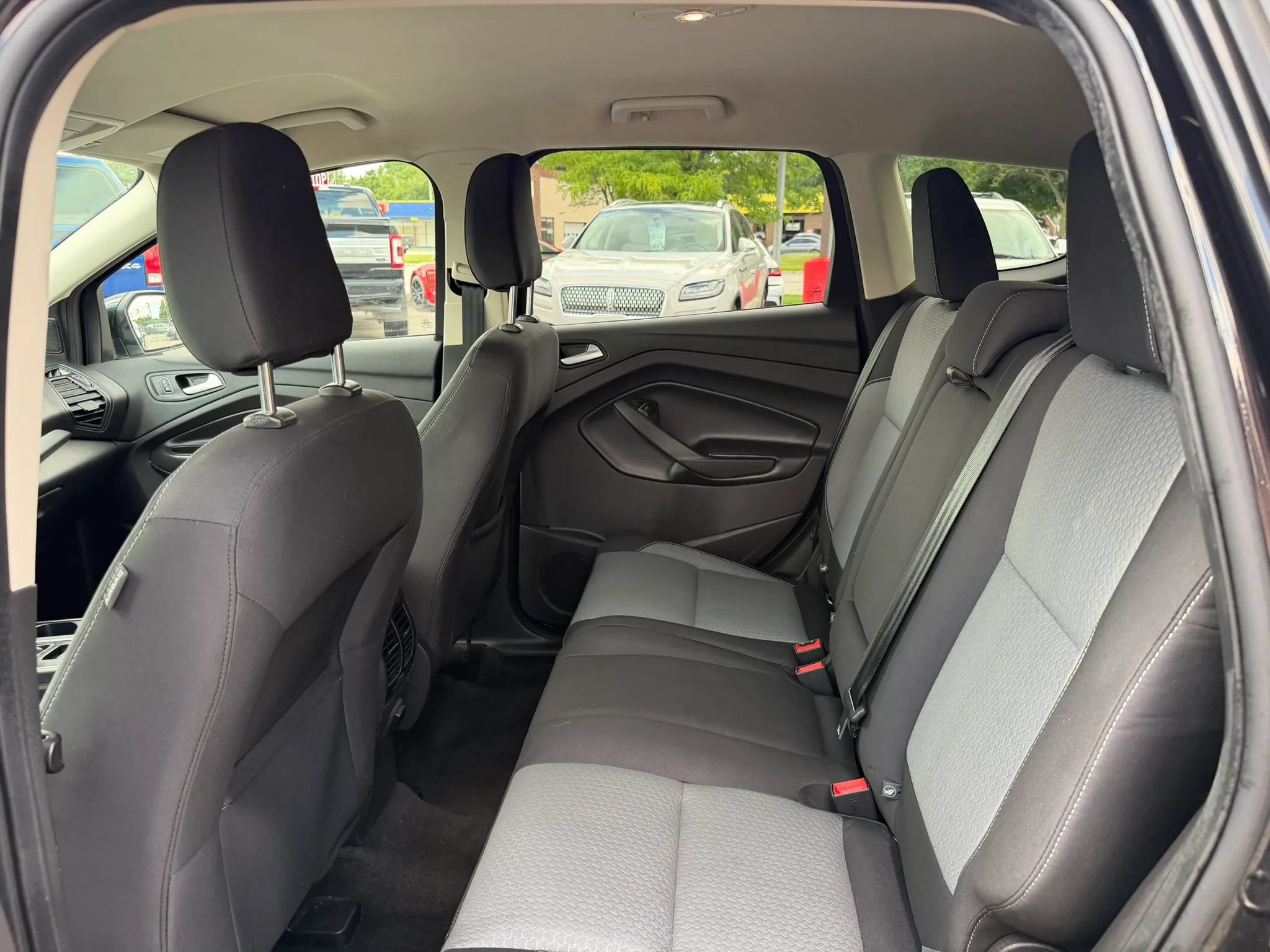 Used 2019 Ford Escape SE FWD image 26