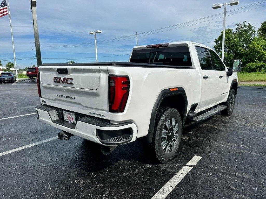 Used 2024 GMC Sierra 2500 Denali w/ Denali Reserve Package AWD/4WD image 3