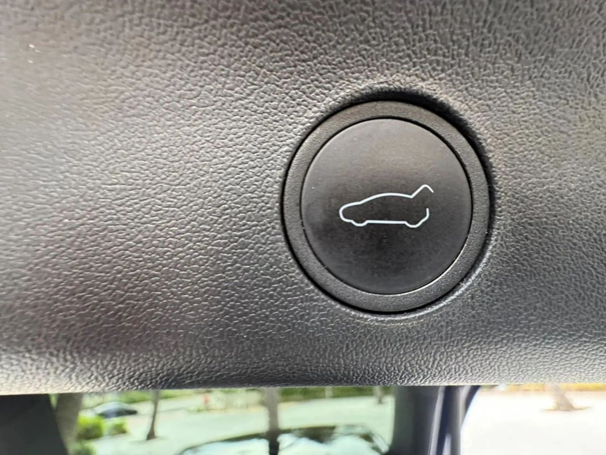 Used 2022 Tesla Model Y Long Range AWD/4WD image 34