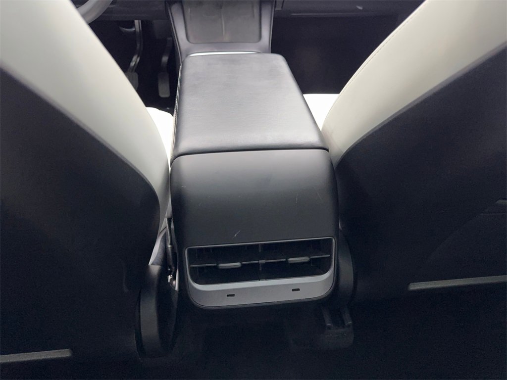 Used 2022 Tesla Model Y Long Range image 63