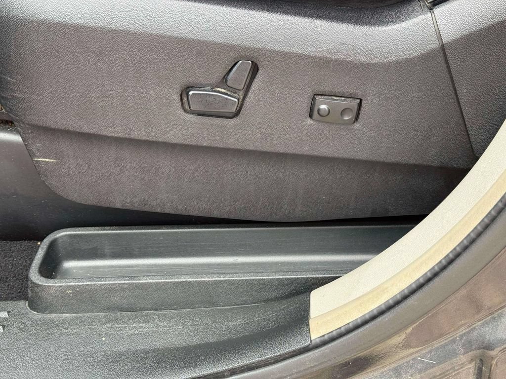 Used 2011 Dodge Grand Caravan Crew FWD image 14