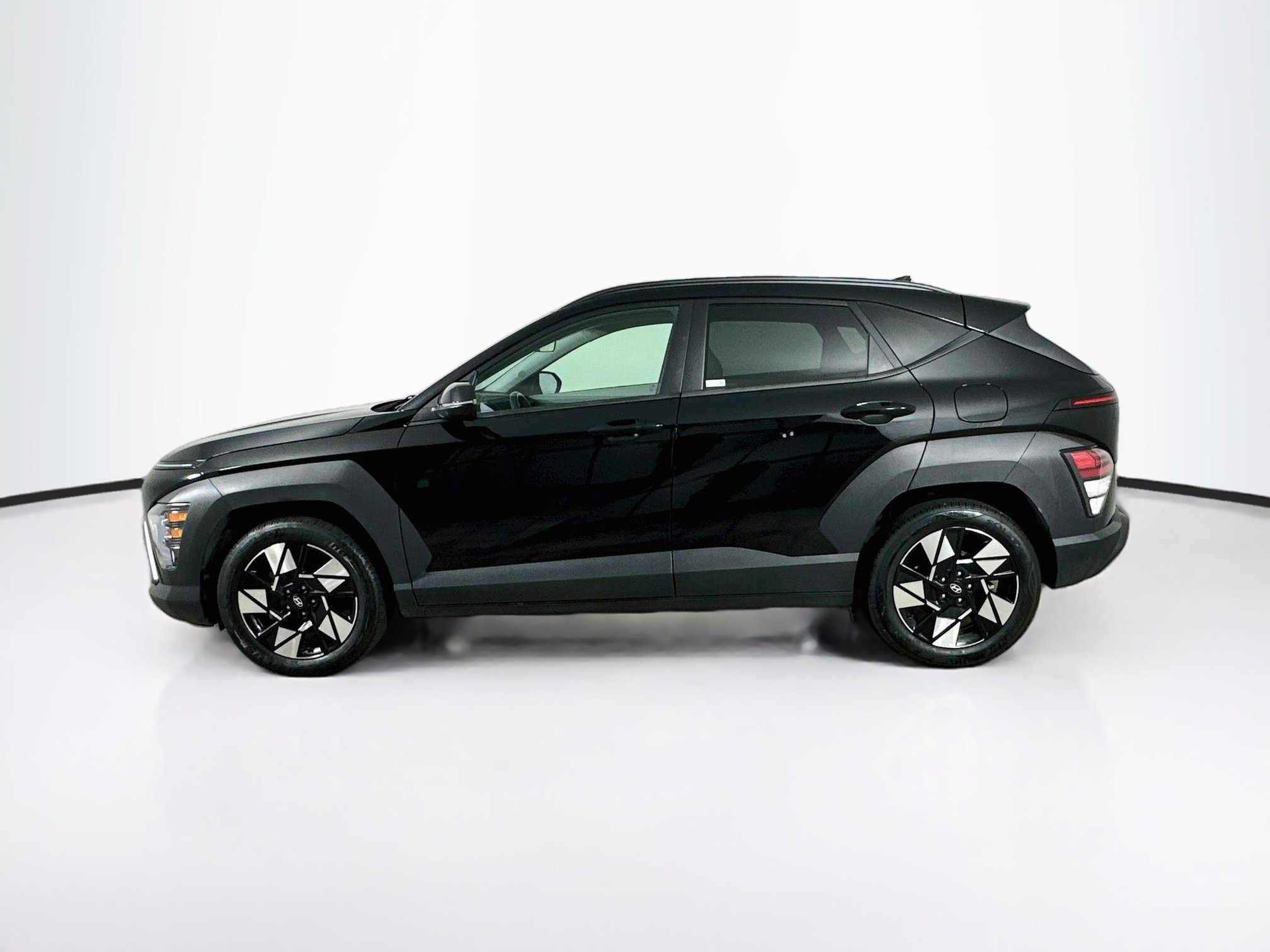 Used 2025 Hyundai Kona SEL FWD image 4