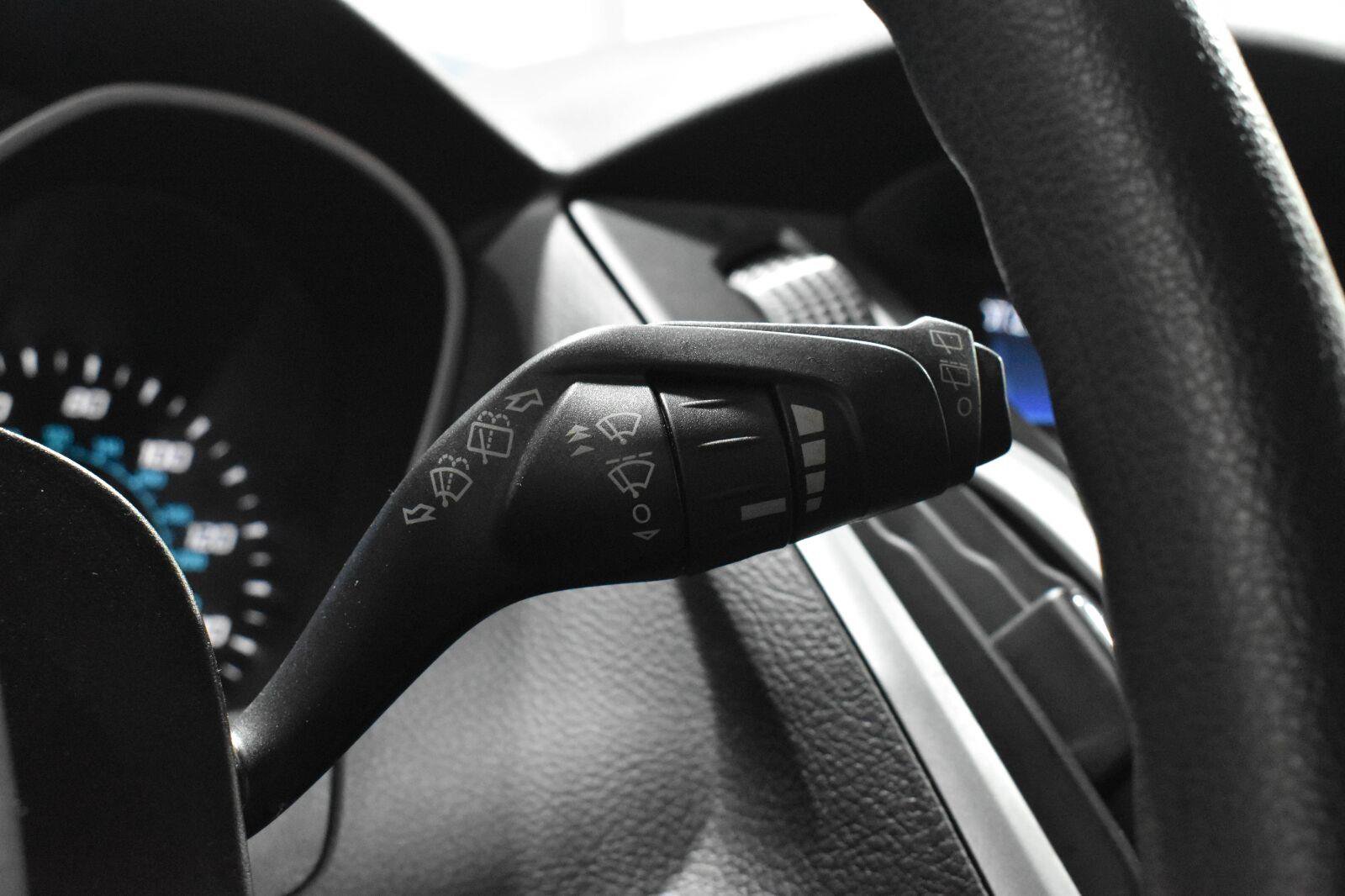 Used 2014 Ford Focus SE w/ SE Winter Package FWD image 12