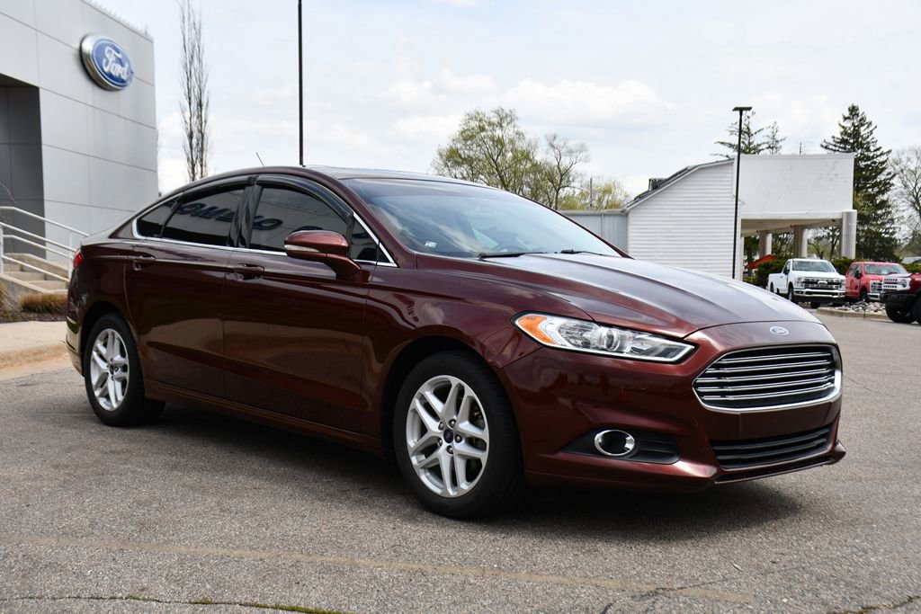 Used 2016 Ford Fusion SE w/ Equipment Group 202A FWD image 9