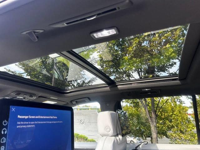New 2026 Chevrolet Suburban Premier AWD/4WD image 18