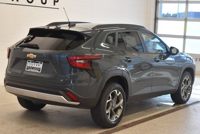 Used 2025 Chevrolet Trax LT w/ LT Convenience Package FWD image 4