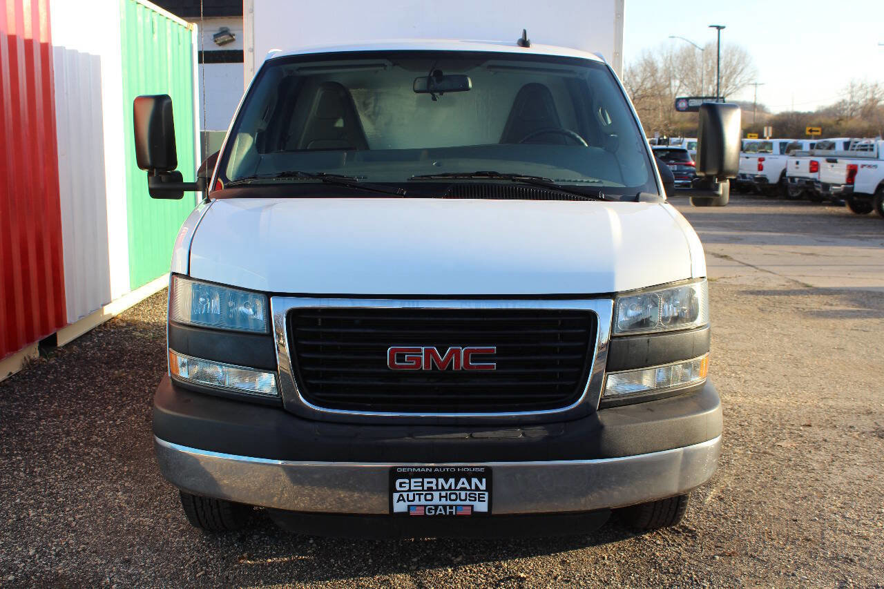 Used 2023 GMC Savana 3500 RWD image 3