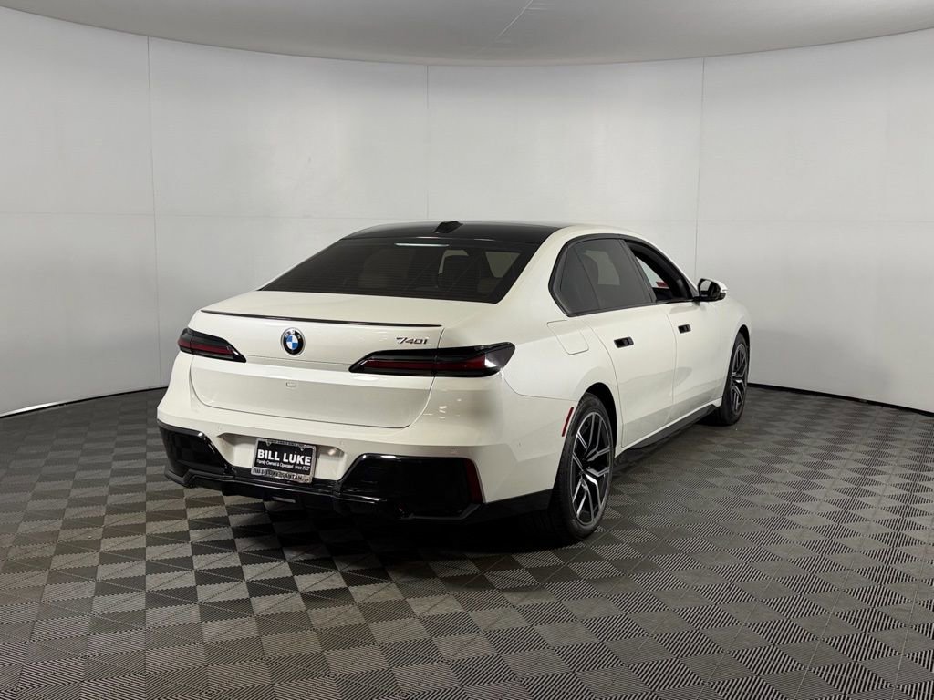Used 2023 BMW 740i w/ Executive Package image 6