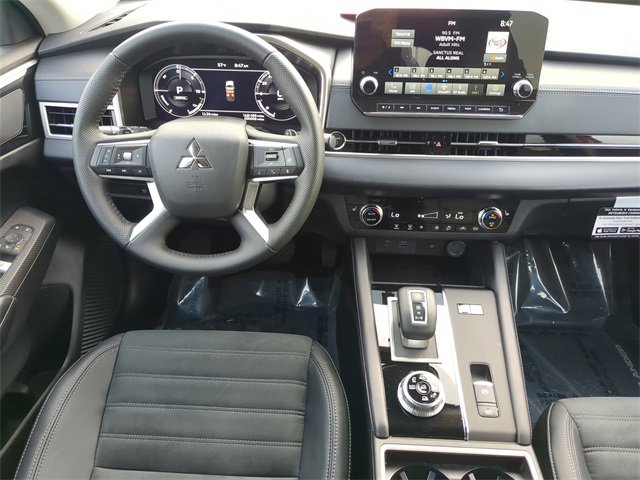 New 2025 Mitsubishi Outlander SE image 17