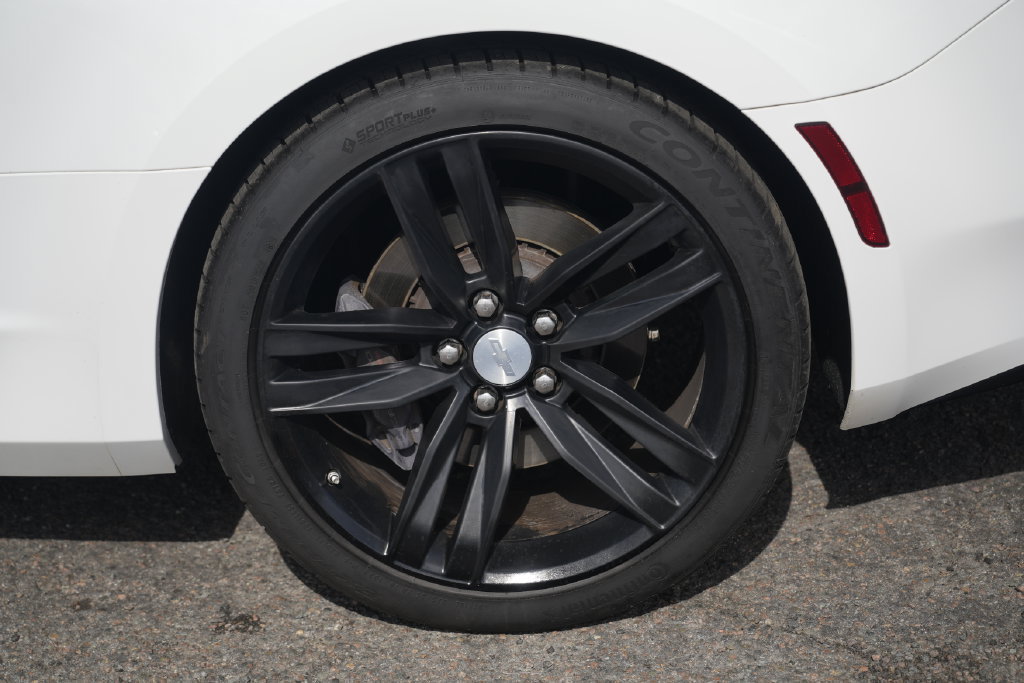 Used 2018 Chevrolet Camaro SS RWD image 13