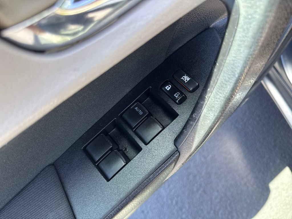 Used 2014 Toyota Corolla LE FWD image 11