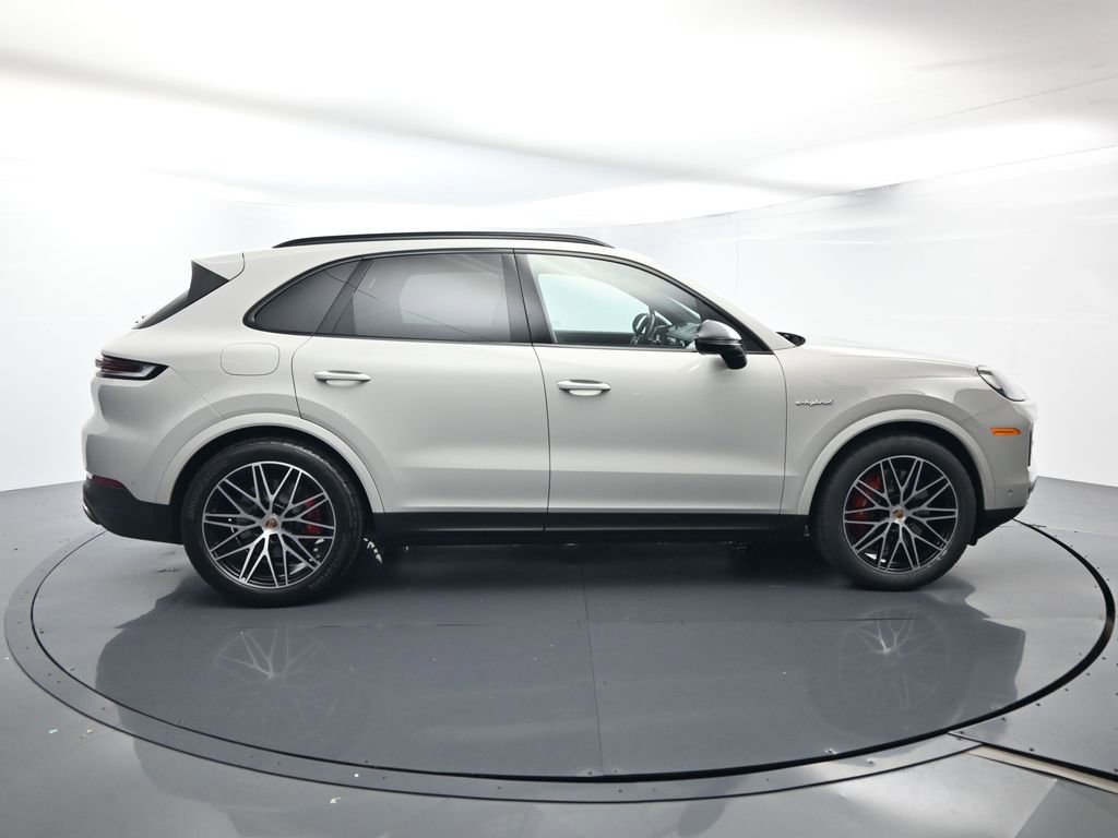 Certified 2025 Porsche Cayenne S image 16