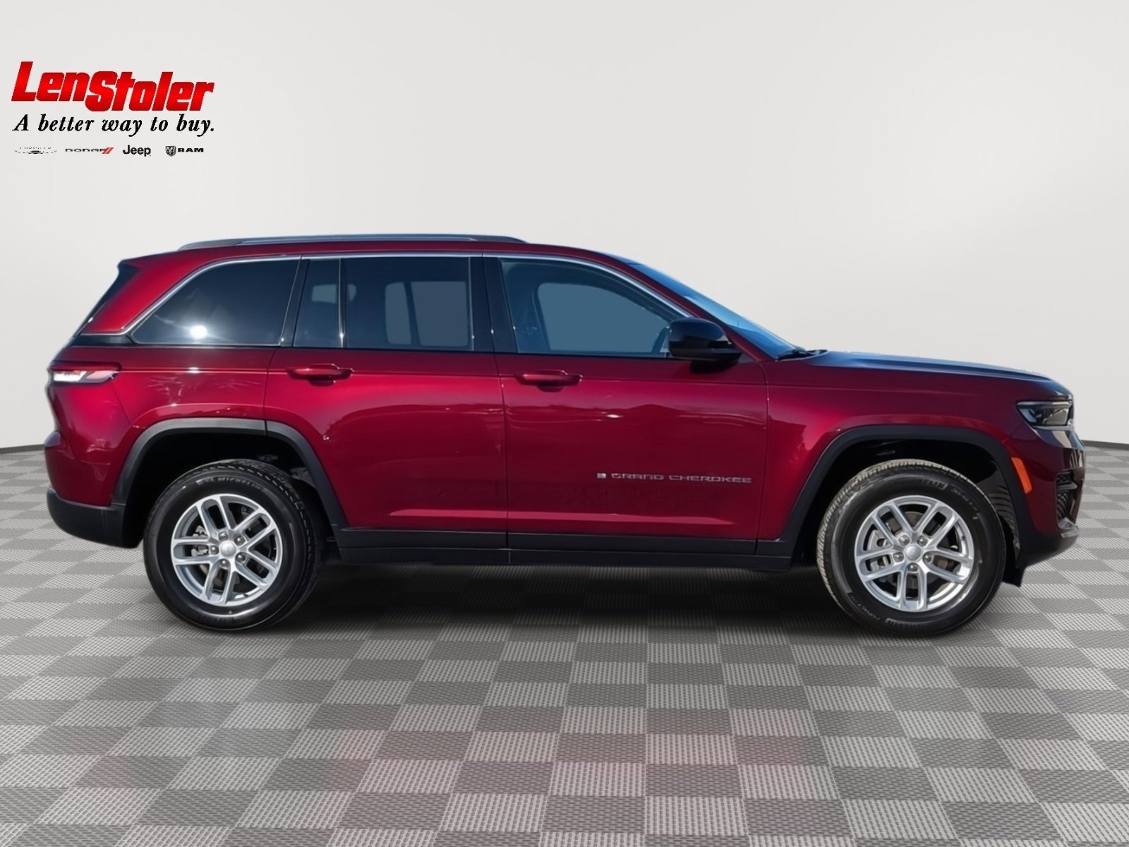 Used 2023 Jeep Grand Cherokee Laredo X image 6