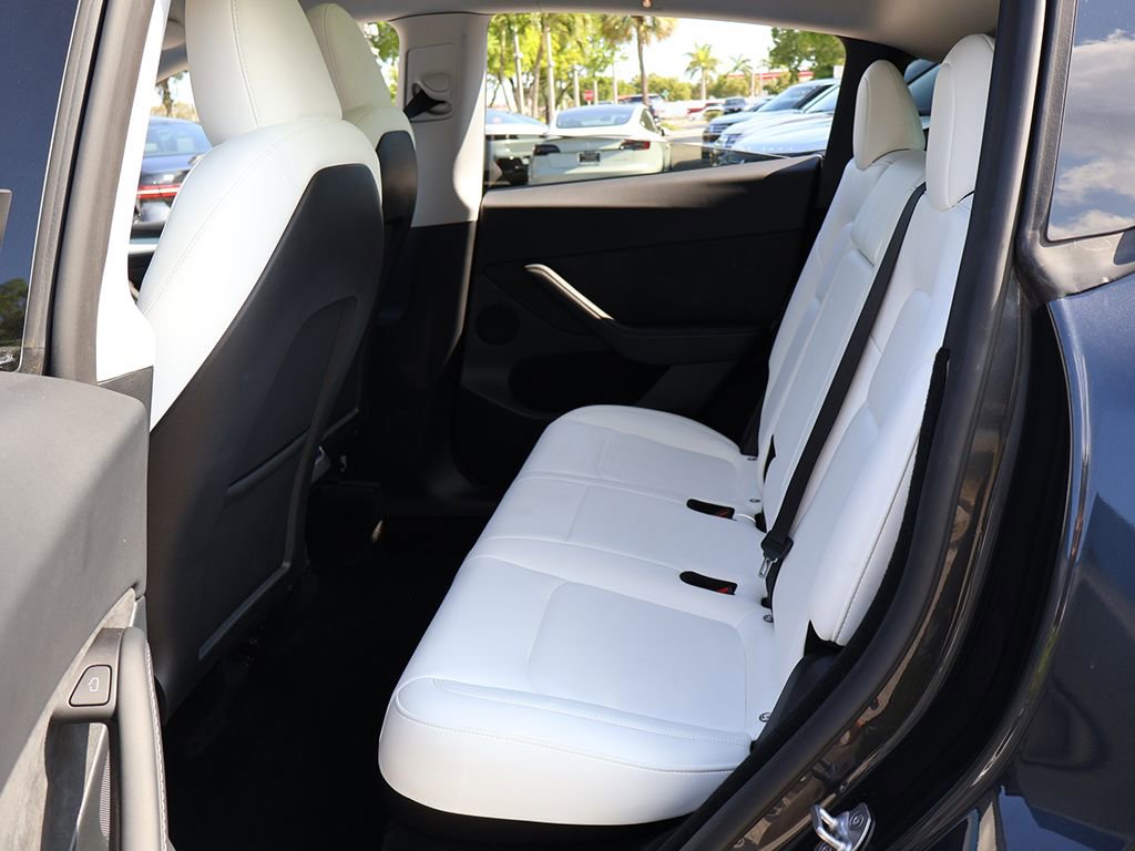 Used 2024 Tesla Model Y 2WD image 41