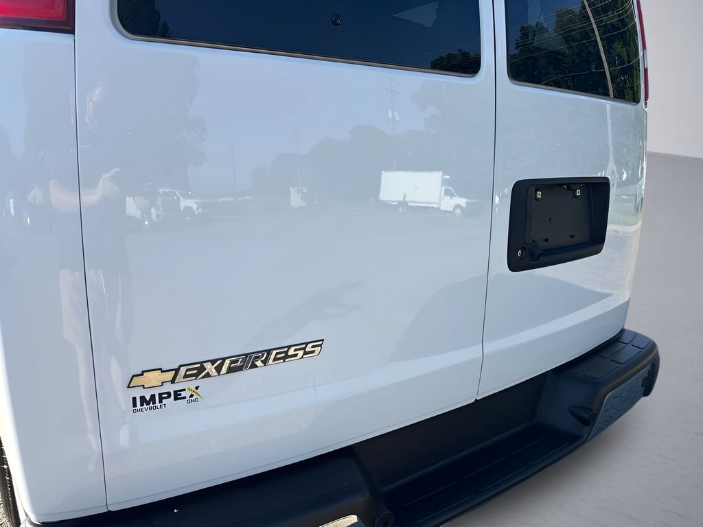 Used 2025 Chevrolet Express 3500 LT w/ LT Preferred Equipment Group RWD image 29