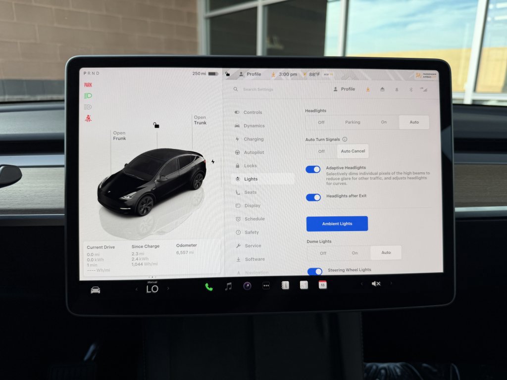 Used 2024 Tesla Model Y 2WD image 21