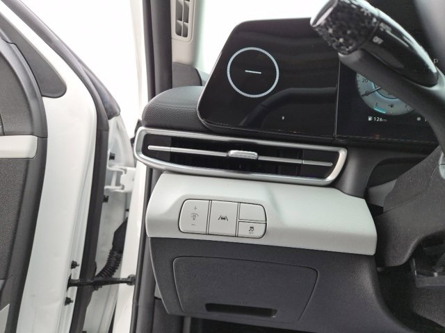 Used 2023 Hyundai Elantra Limited image 17