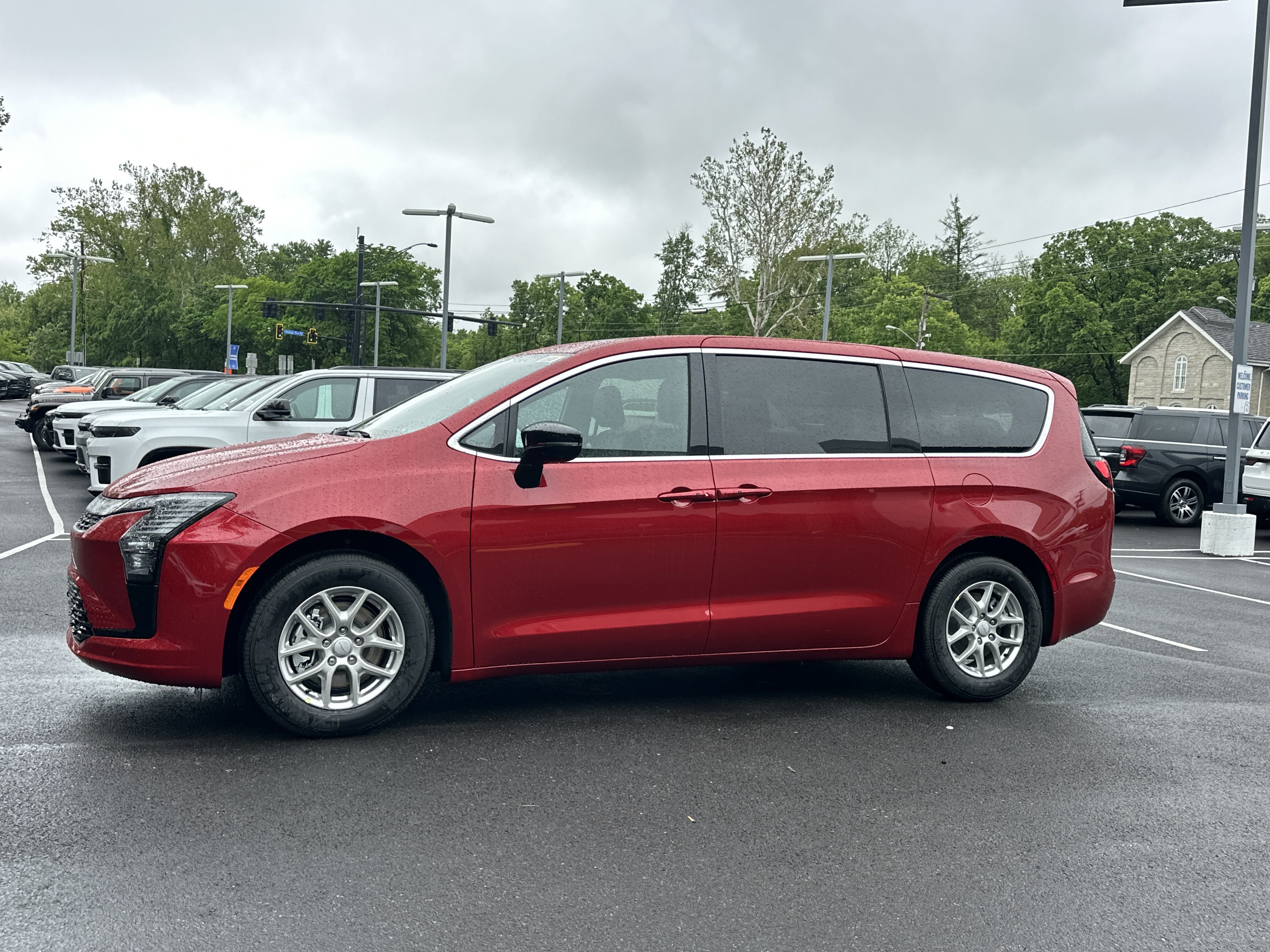 New 2027 Chrysler Pacifica Select w/ Family Tech Group FWD image 22