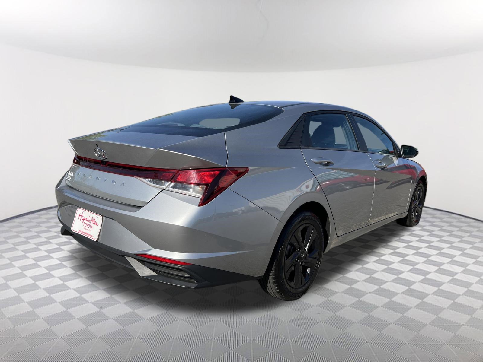 Used 2023 Hyundai Elantra SEL FWD image 17