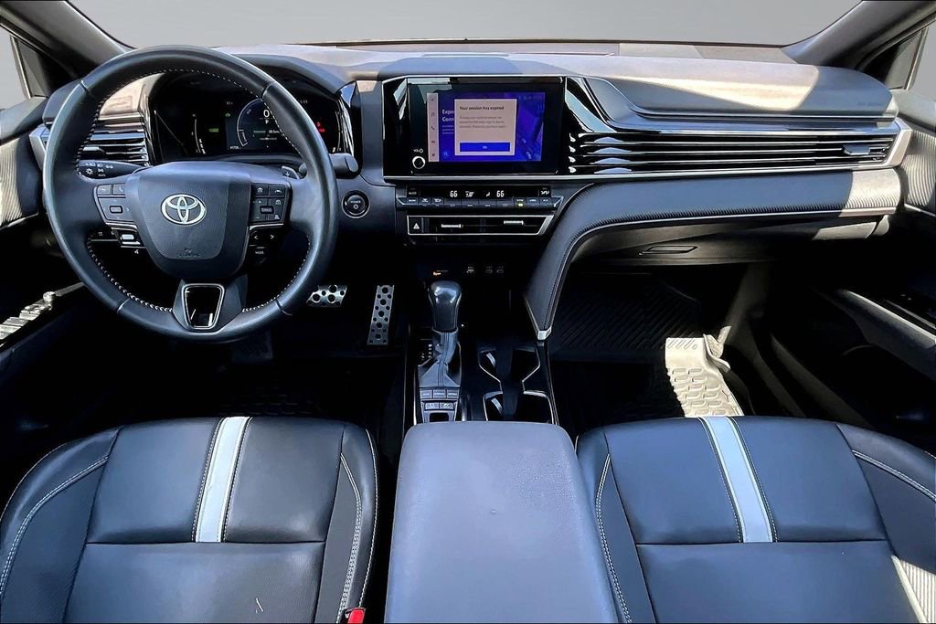 Used 2025 Toyota Camry SE image 16