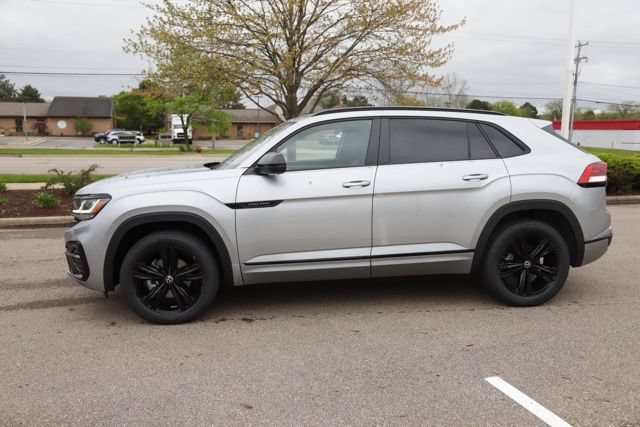 Used 2023 Volkswagen Atlas Cross Sport SEL R-Line AWD/4WD image 9