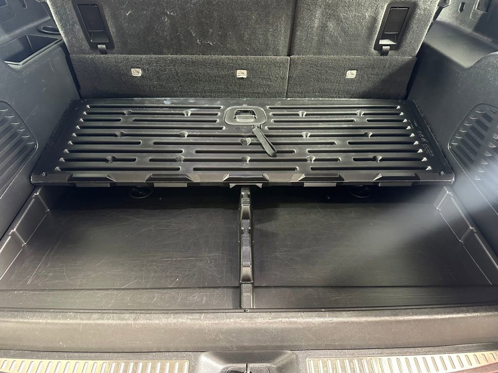 Used 2019 Chevrolet Suburban LT image 7