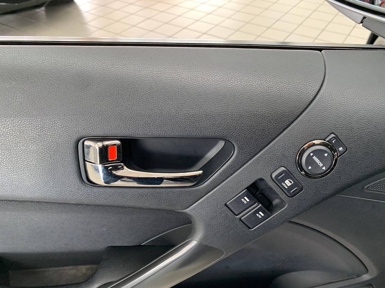 Used 2011 Hyundai Genesis 2.0T RWD image 17