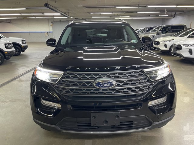 Used 2022 Ford Explorer XLT w/ Equipment Group 202A image 2
