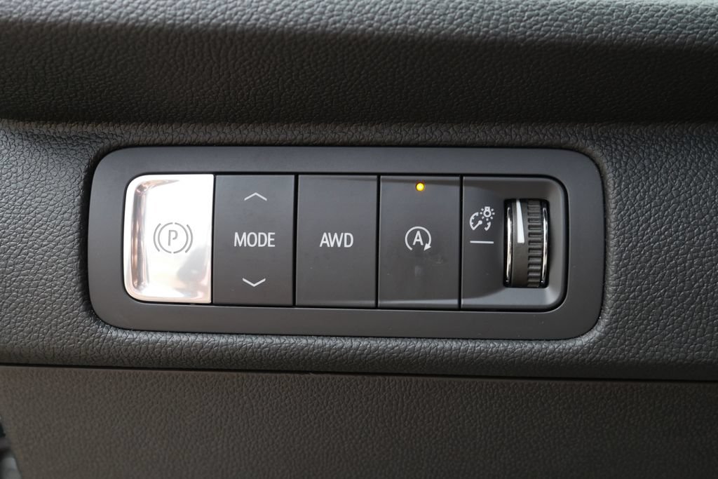 Used 2025 Chevrolet Traverse LT w/ Enhanced Driving Package AWD/4WD image 19