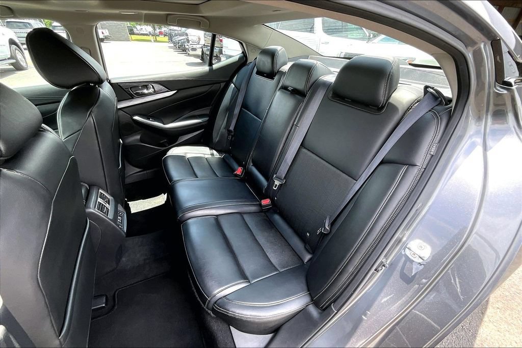 Used 2023 Nissan Maxima SL FWD image 24